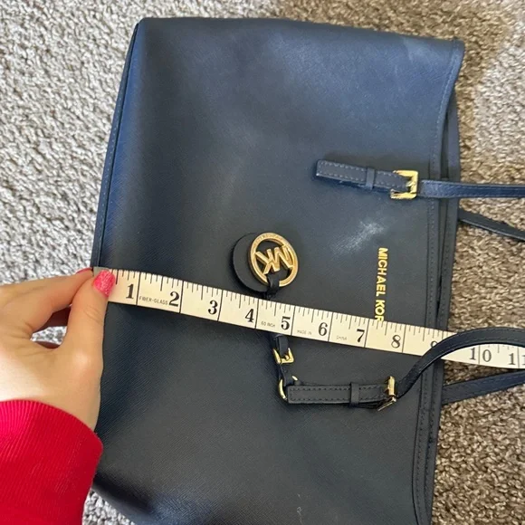 Michael Kors Jet Set Travel Tote Navy - Picture 15 of 16